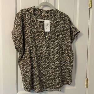 NWT Faherty cotton top in olive and cream floral